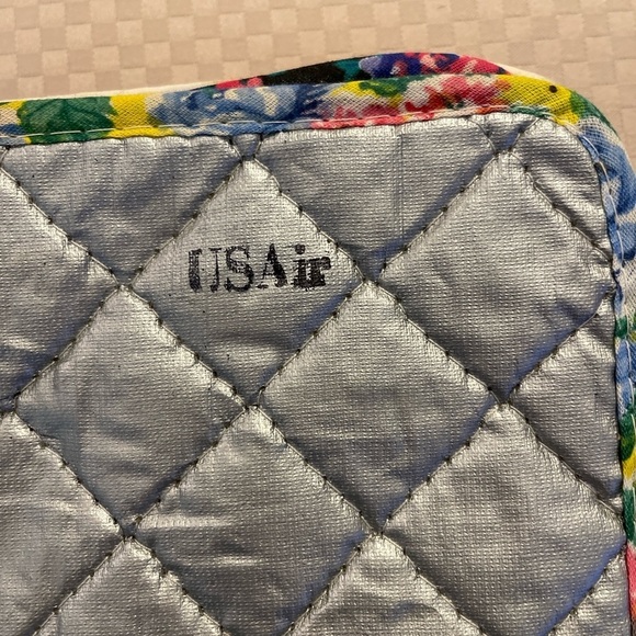Vintage lot of 7 potholders marked USAir. All different patterns. Approx 7” sq. - Picture 5 of 5